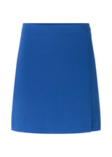 Klassisk A-formet nederdel i kort længde. GaleMD skirt har et simpelt design med skjult lynlås i sidesømmen og slids foran. Køb matchende blazer her: Gale blazer.
