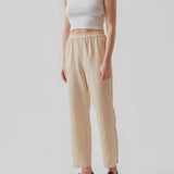 Lækker basic top i en blød bomuldsrib. IgorMD crop top har en tætsiddende, cropped pasform med bryderryg og er perfekt at style til et sporty look. Modellen er 173 cm og har en størrelse S/36 på  Materiale: 95% Bomuld 5% Elastan