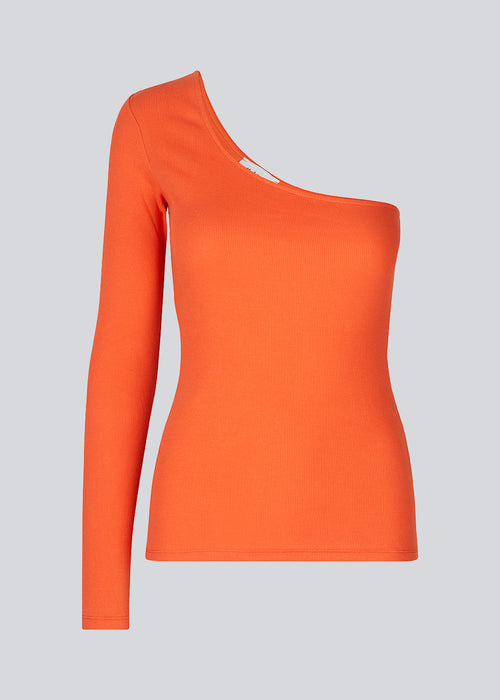 Lækker basic top i orange i en blød bomuldsrib. IgorMD one shoulder LS top har en tætsiddende pasform med et enkelt asymmetrisk langt ærme og er perfekt at style til et sporty look.