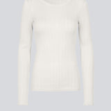 Tætsiddende langærmet t-shirt med en feminin flæsekant på ærmerne. Issy LS t-shirt er i en blød jersey med et dekorativt hulmønster.  Materiale: 50% Modal 50% Bomuld