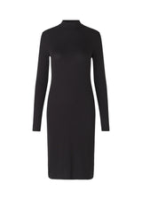 Klassisk jerseykjole i en lækker rib Eco Vero viskose. Krown LS t-neck dress har lange ærmer og en høj halsudskæring.