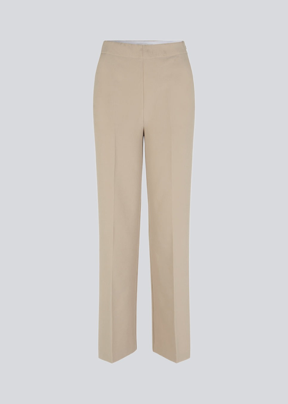 Klassiske bukser med pressefolder og lige ben. Nelli pants lukkes med en skjult lynlås i siden og har en skjult elastik indeni taljen for et mere komfortabelt fit. Modellen er 173 cm og har en størrelse S/36 på Indersøm (S/36): 82 cm Bukserne forlænges med 0,5 cm for hver størrelse.