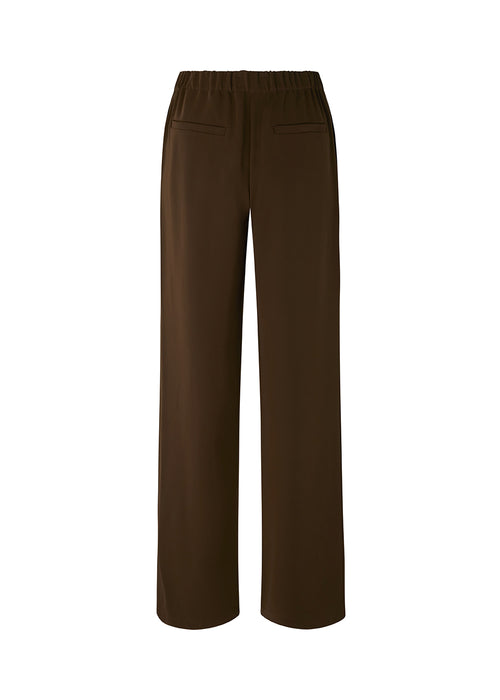 Bukser i mørkebrun i et simpelt design med brede ben. Perry pants har skrålommer i siden og en elastisk talje for et behageligt fit. Indersøm (S/36): 81 cm Bukserne forlænges med 0,5 cm for hver størrelse. Modellen har bukserne på i sort og er 173 cm og har en størrelse S/36 på