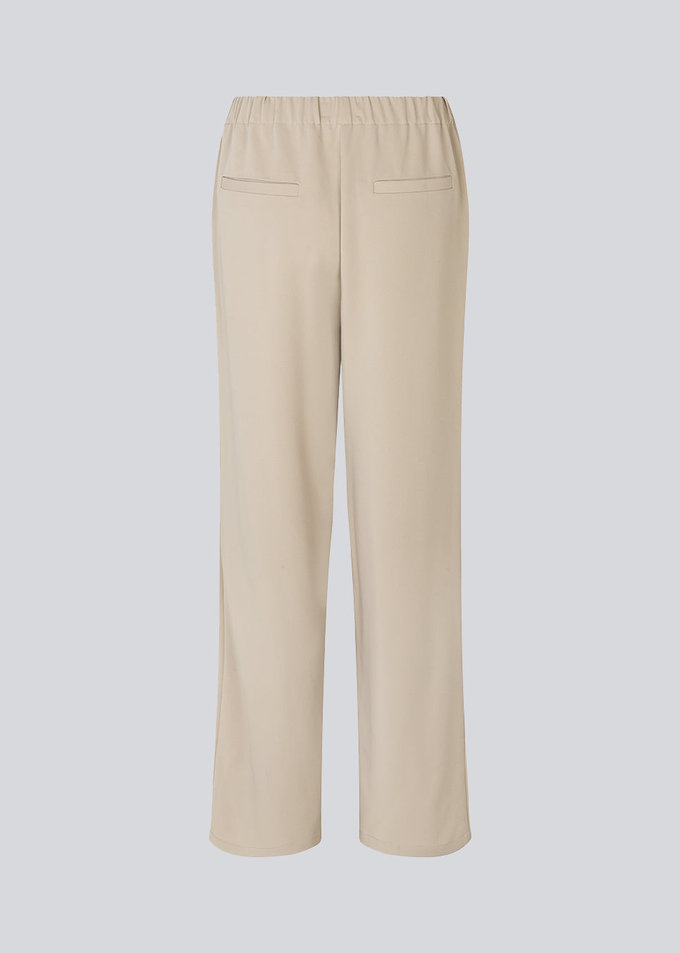 Bukser i et simpelt design med brede ben. Perry pants har skrålommer i siden og en elastisk talje for et behageligt fit. Indersøm (S/36): 81 cm Bukserne forlænges med 0,5 cm for hver størrelse. Modellen er 173 cm og har en størrelse S/36 på.  Shop matchende blazer i samme farve, for at fuldende looket: PerryMD blazer.