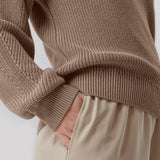 Bukser i et simpelt design med brede ben. Perry pants har skrålommer i siden og en elastisk talje for et behageligt fit. Indersøm (S/36): 81 cm Bukserne forlænges med 0,5 cm for hver størrelse. Modellen er 173 cm og har en størrelse S/36 på