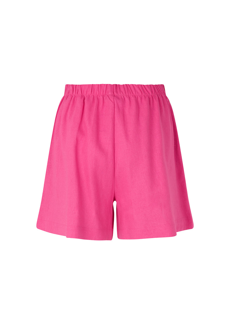 Afslappede shorts i pink i en let hørkvalitet med høj talje med elastik. RayaMD shorts har et enkelt udtryk med diskrete lommer i siden. Modellen er 173 cm og har en størrelse S/36 på.