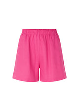 Afslappede shorts i pink i en let hørkvalitet med høj talje med elastik. RayaMD shorts har et enkelt udtryk med diskrete lommer i siden. Modellen er 173 cm og har en størrelse S/36 på.