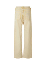 RicciMD jeans har lige, vide ben og høj talje. Jeansene er i en vasket, økologisk bomuldsdenim. Style med den matchende jakke. Modellen er 173 cm og har en størrelse S/36 på.  Køb matchende jakke: RicciMD jacket, i samme farve, og fuldend 