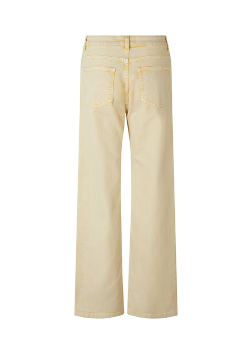 RicciMD jeans har lige, vide ben og høj talje. Jeansene er i en vasket, økologisk bomuldsdenim. Style med den matchende jakke. Modellen er 173 cm og har en størrelse S/36 på.  Køb matchende jakke: RicciMD jacket, i samme farve, og fuldend 
