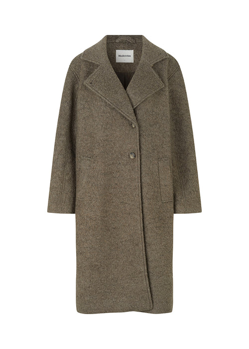 Frakke i blød uldkvalitet i brun med afslappet pasform og lange, voluminøse ærmer. SallieMD coat er mellemlang med krave og revers samt knaplukning fortil. Sidelommer og slids bagpå. Med for.