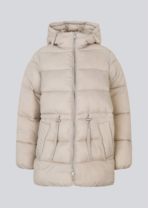 Polstret jakke med oversize pasform and justerbar talje. StellaMD jacket har opretstående krave, hætte, tovejslynlås og to paspolerede forlommer.