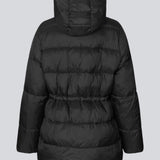 Polstret jakke i sort med oversize pasform and justerbar talje. StellaMD jacket har opretstående krave, hætte, tovejslynlås og to paspolerede forlommer.