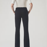 Lækre bukser med svaj i benene og skrålommer foran. Tanny flare Pants er en klassiker og i strækbare materiale med elastikken i taljen som giver den perfekte pasform. Indersøm (S/36): 82 cm Bukserne forlænges med 0,5 cm for hver størrelse. Modellen er 174 cm og har en størrelse S/36 på