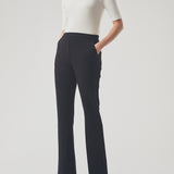Lækre bukser med svaj i benene og skrålommer foran. Tanny flare Pants er en klassiker og i strækbare materiale med elastikken i taljen som giver den perfekte pasform. Indersøm (S/36): 82 cm Bukserne forlænges med 0,5 cm for hver størrelse. Modellen er 174 cm og har en størrelse S/36 på