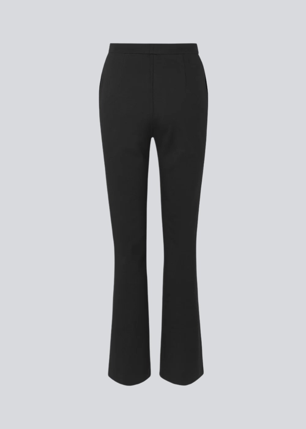 Lækker buks i en blød kvalitet med stretch. Tanny slit pants er i et enkelt design med elastik i talje og en tætsiddende pasform, og med slidsdetaljen i benene skabes yderligere vidde og effekt i bunden. Indersøm (S/36): 81 cm Bukserne forlænges med 0,5 cm for hver størrelse.