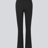 Lækker buks i en blød kvalitet med stretch. Tanny slit pants er i et enkelt design med elastik i talje og en tætsiddende pasform, og med slidsdetaljen i benene skabes yderligere vidde og effekt i bunden. Indersøm (S/36): 81 cm Bukserne forlænges med 0,5 cm for hver størrelse.