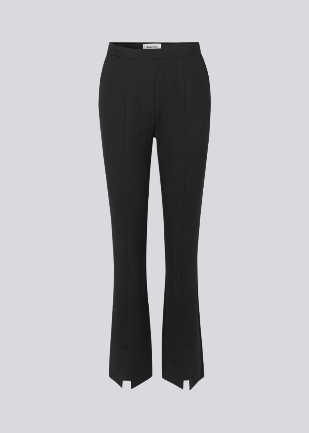 Lækker buks i en blød kvalitet med stretch. Tanny slit pants er i et enkelt design med elastik i talje og en tætsiddende pasform, og med slidsdetaljen i benene skabes yderligere vidde og effekt i bunden. Indersøm (S/36): 81 cm Bukserne forlænges med 0,5 cm for hver størrelse.
