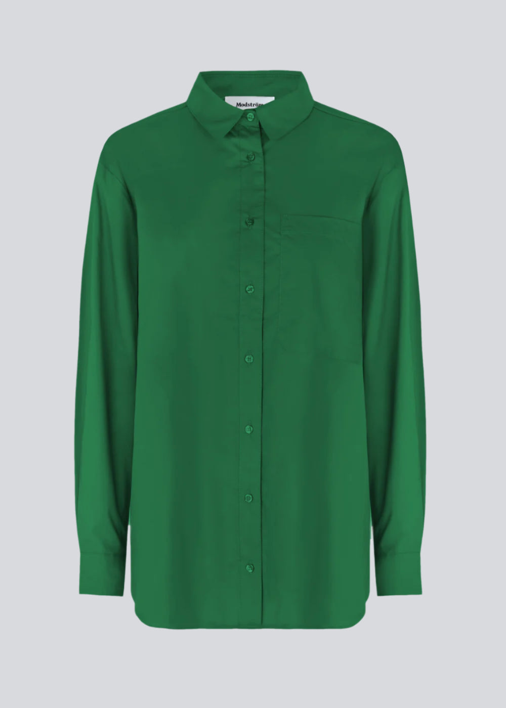 Luftig skjorte i grøn i økologisk bomuldspoplin. TapirMD shirt har krave og knapper foran, samt åben brystlomme. Lav skuldersøm og lange ærmer med manchet og knap. Broderet logo foran.