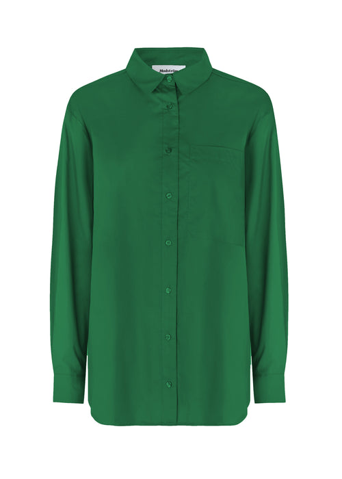 Luftig skjorte i grøn i økologisk bomuldspoplin. TapirMD shirt har krave og knapper foran, samt åben brystlomme. Lav skuldersøm og lange ærmer med manchet og knap. Broderet logo foran.
