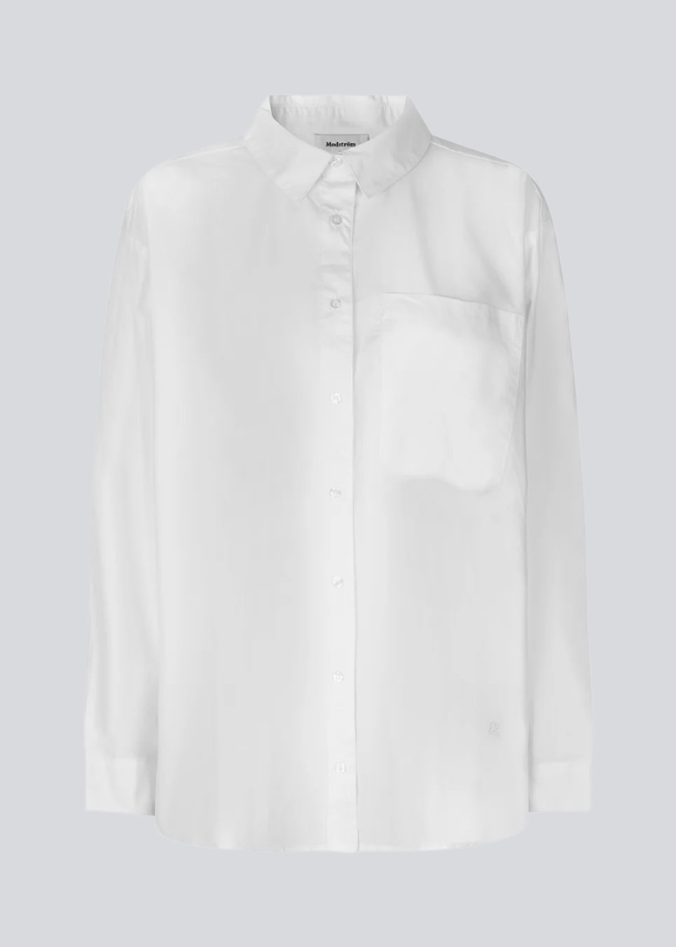 Luftig skjorte i hvid i økologisk bomuldspoplin. TapirMD shirt har krave og knapper foran, samt åben brystlomme. Lav skuldersøm og lange ærmer med manchet og knap. Broderet logo foran.